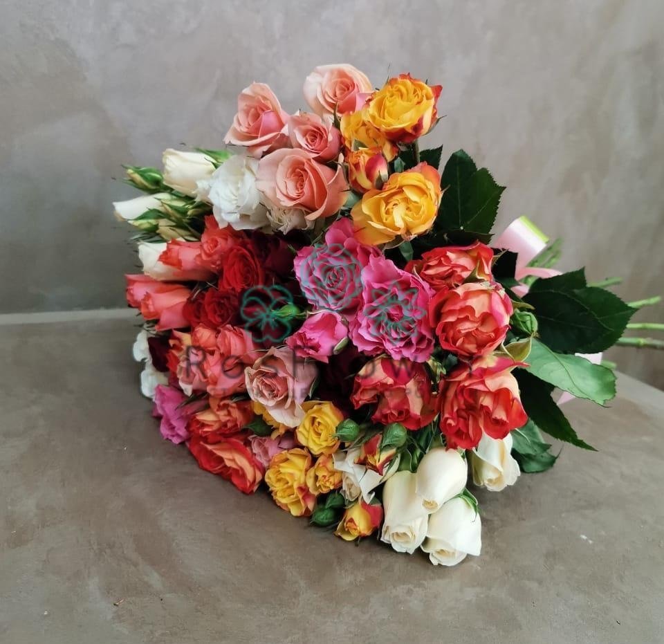 Букет цветов из: Розы в Радуге