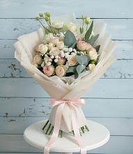 Букет цветов из:  Розы и Лизиантусы в Радуге