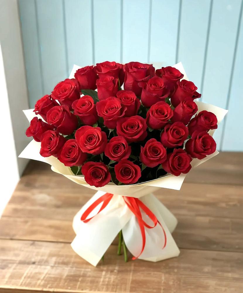 Букет 29 Красных роз в Радуге