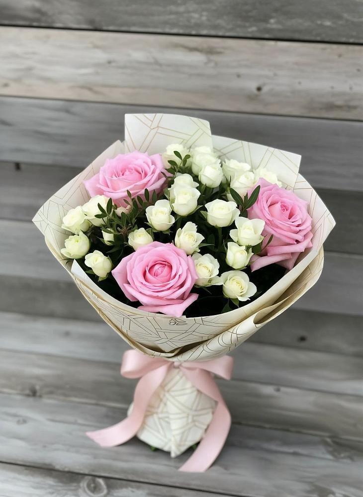 Букет цветов из: Розы в Радуге