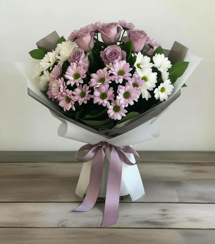 Букет цветов из: Хризантемы и Розы в Радуге