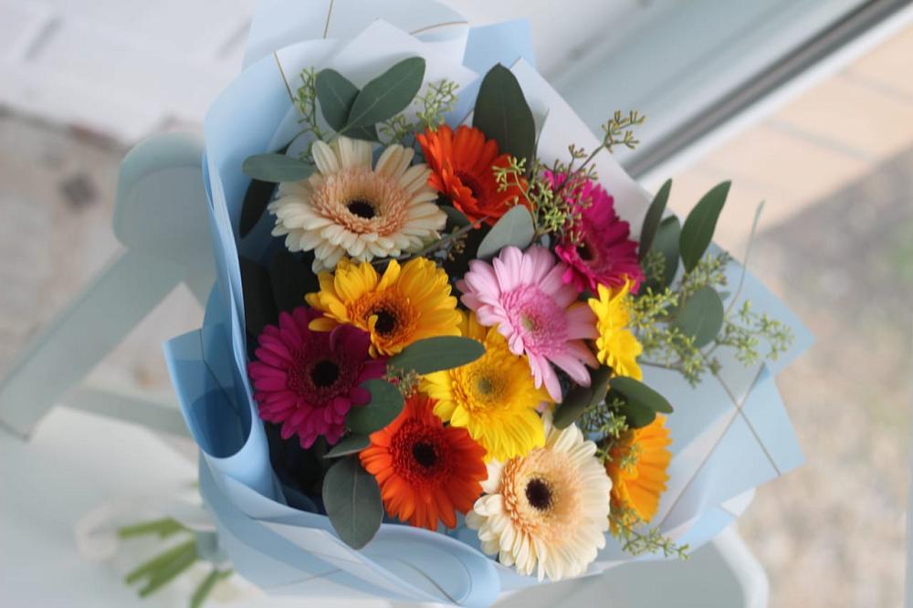 Букет цветов из: Герберы в Радуге