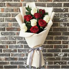 Букет цветов из:  Розы в Радуге