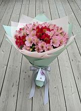 Букет цветов из:  Альстромерии в Радуге