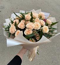 Букет Кремовые розы Латте в Радуге
