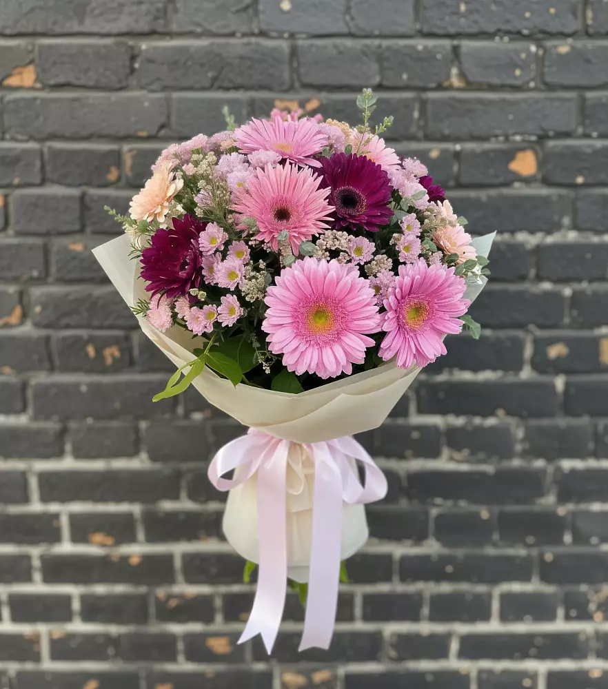 Букет цветов из: Герберы и Хризантемы в Радуге
