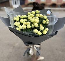 Букет Белые кустовые розы Солинеро в Радуге