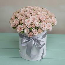 Цветочная композиция из Розы в шляпной коробке в Радуге