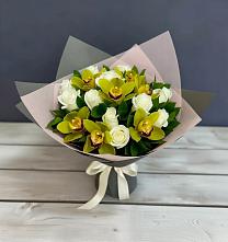 Букет цветов из:  Орхидеи и Розы в Радуге