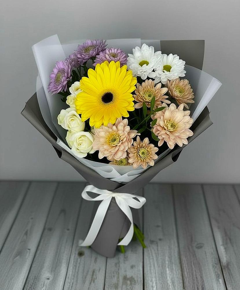 Букет цветов из: Розы, Герберы и Хризантемы в Радуге