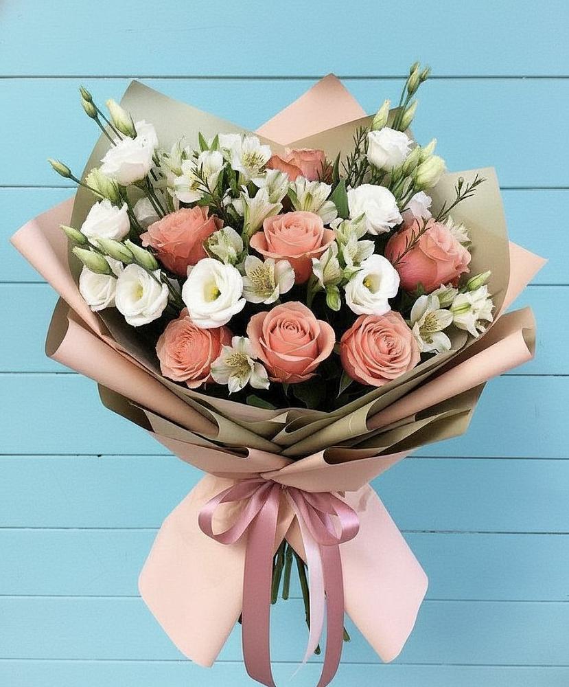 Букет цветов из: Розы, Альстромерии и Лизиантусы в Радуге