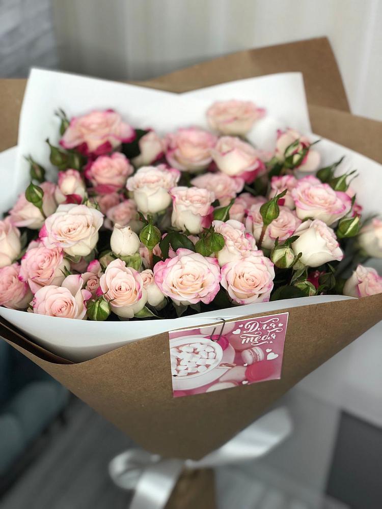 Букет цветов из: Розы в Радуге