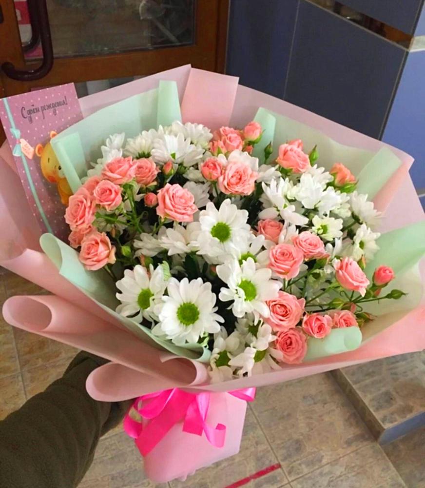 Букет цветов из: Розы и Хризантемы в Радуге