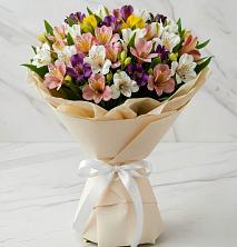 Букет цветов из:  Альстромерии в Радуге