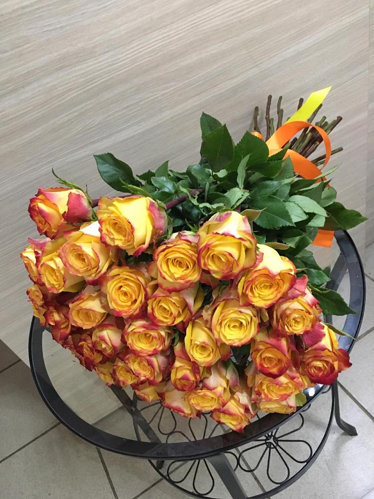 Букет Желтые розы в Радуге