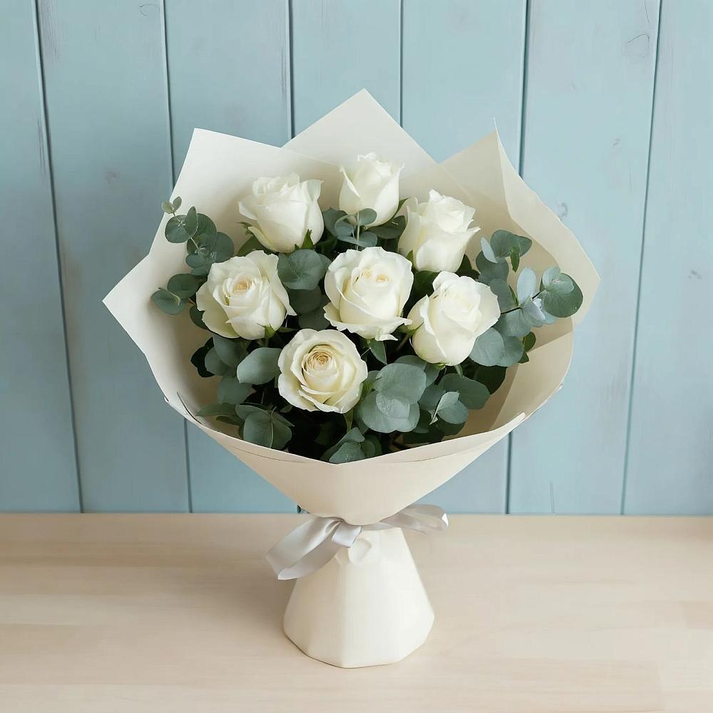 Букет Белые розы в Эвкалипте в Радуге
