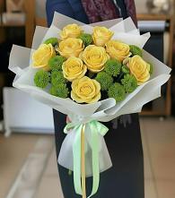 Букет цветов из:  Хризантемы и Розы в Радуге