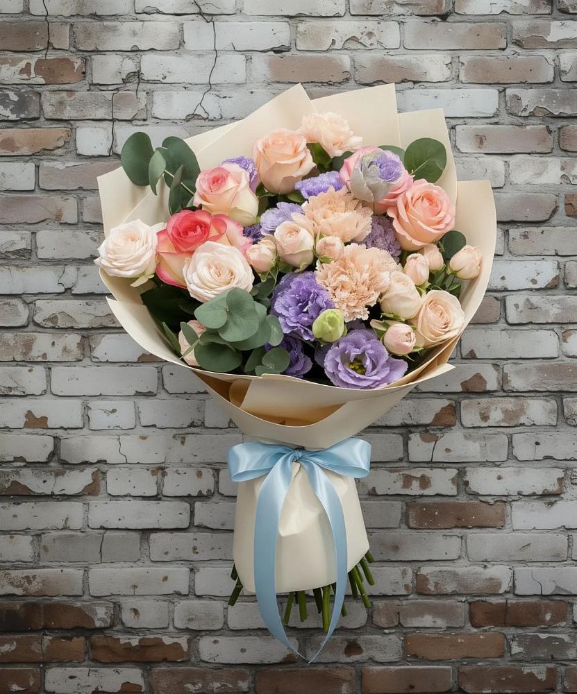 Букет цветов из: Розы, Лизиантусы и Гвоздики в Радуге