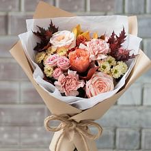 Букет цветов из:  Гвоздики, Хризантемы и Розы в Радуге