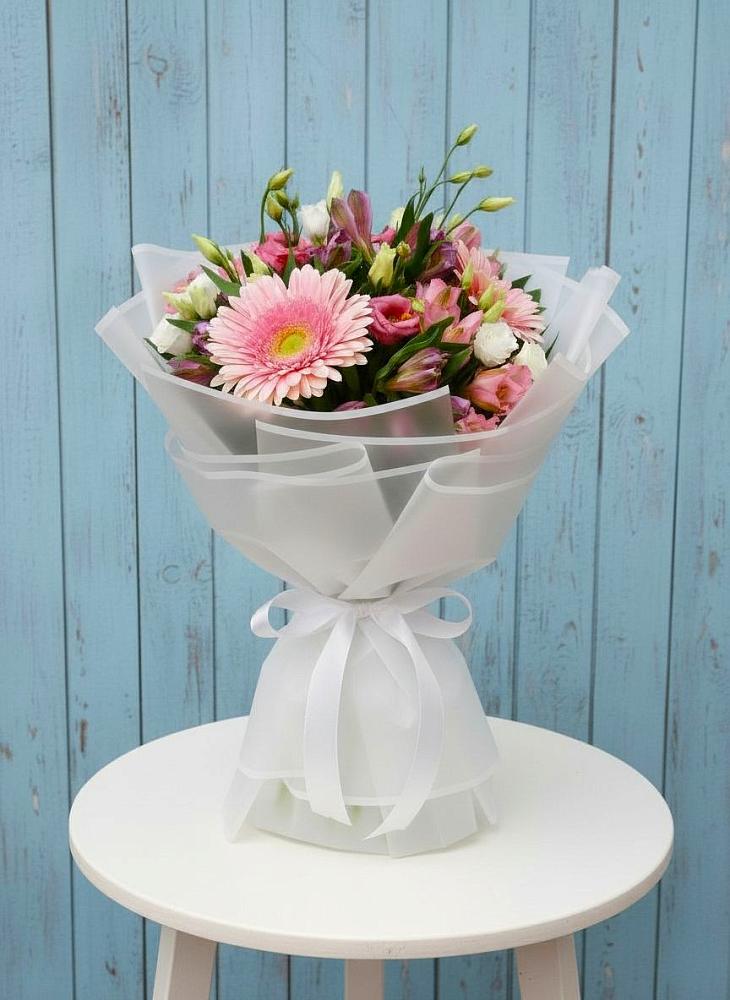 Букет цветов из: Герберы, Альстромерии и Лизиантусы в Радуге