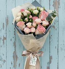 Букет цветов из:  Розы в Радуге