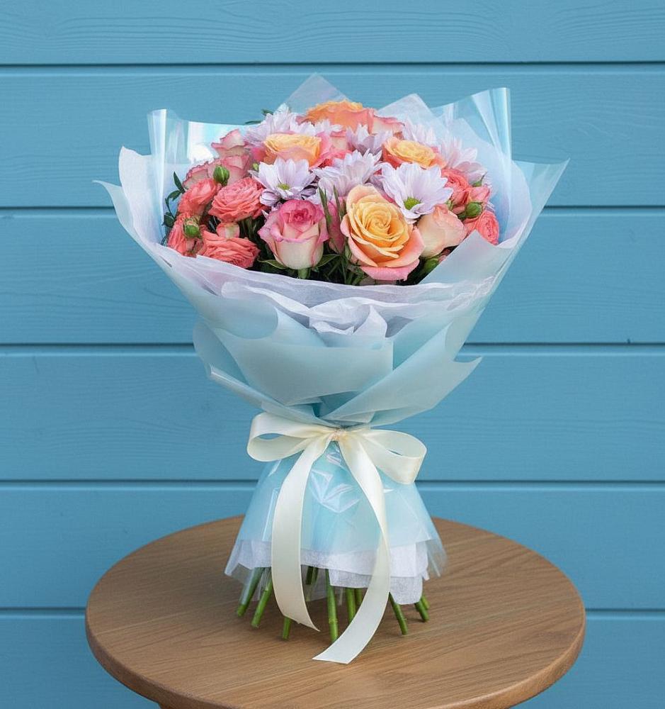 Букет цветов из: Хризантемы и Розы в Радуге