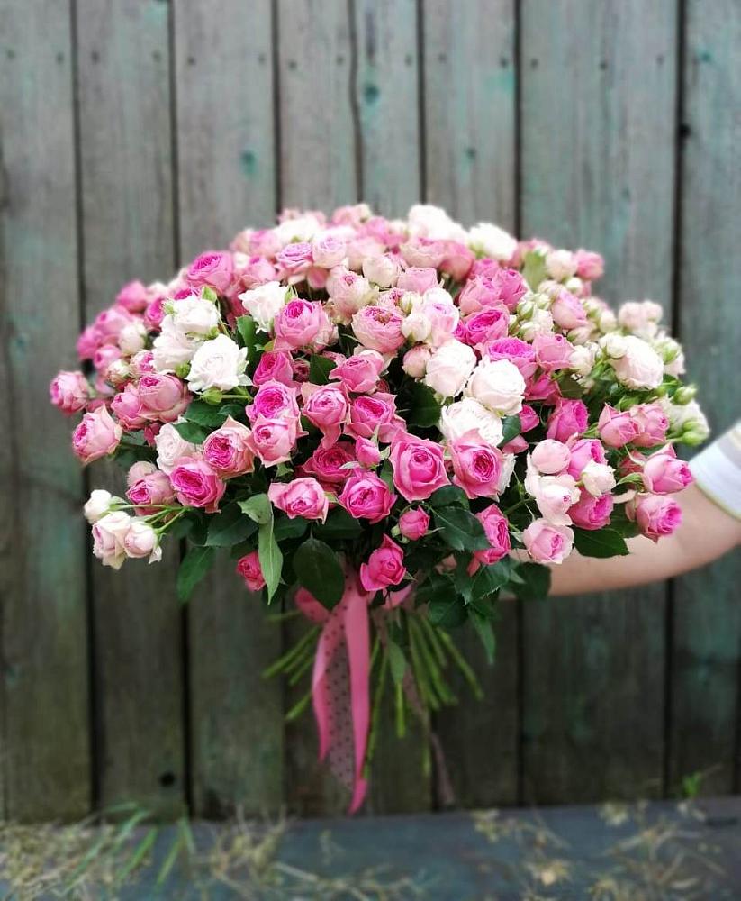 Букет Розовые кустовые розы Натали и Лав Лидия в Радуге