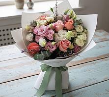 Букет цветов из:  Розы, Лизиантусы и Гвоздики в Радуге