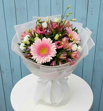 Букет цветов из:  Герберы, Альстромерии и Лизиантусы в Радуге