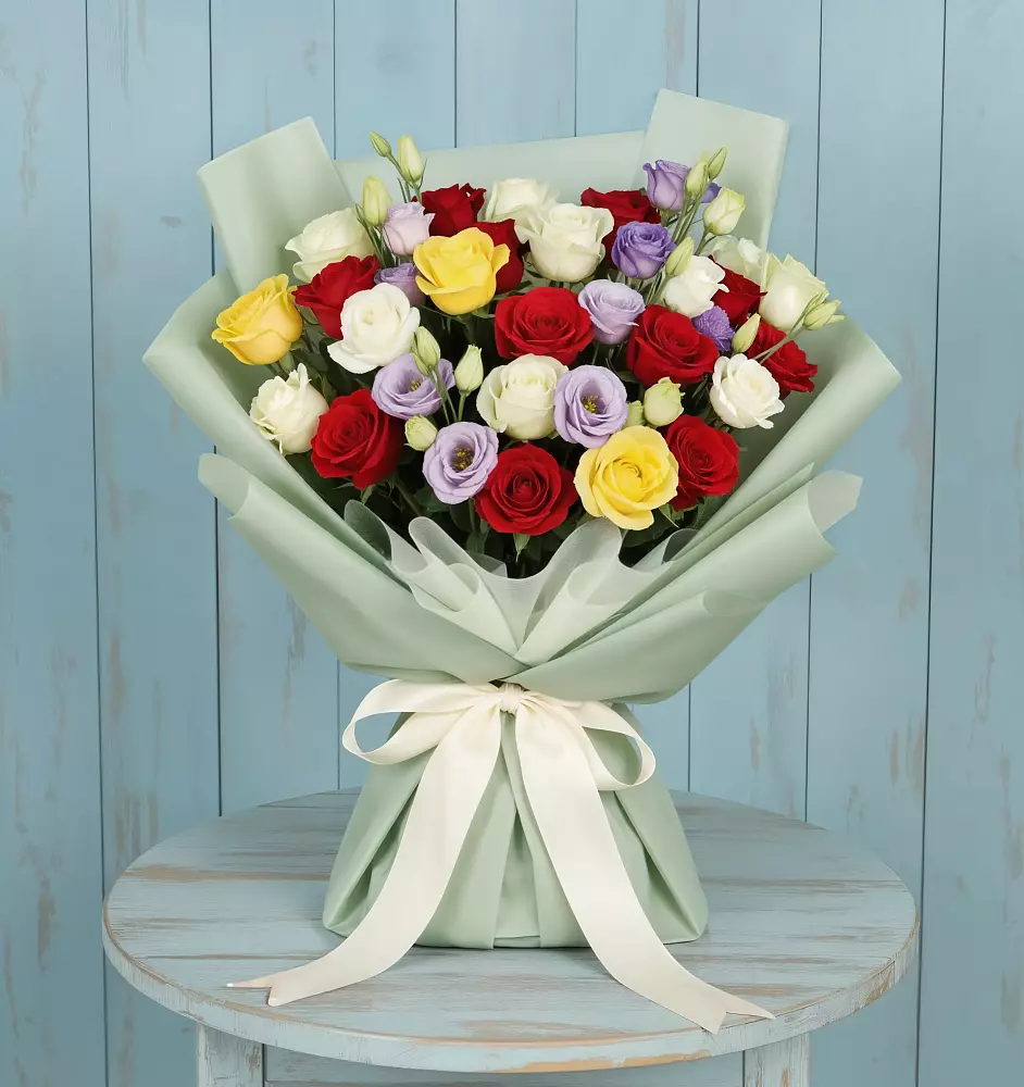 Букет цветов из: Розы в Радуге