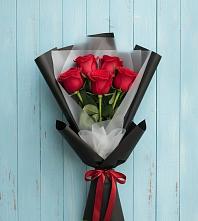 Букет цветов из:  Розы в Радуге