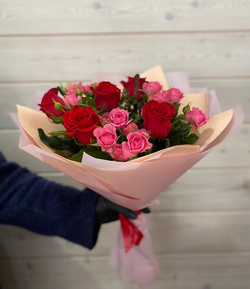 Букет цветов из: Розы в Радуге