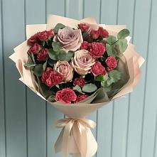 Букет цветов из:  Гвоздики и Розы в Радуге