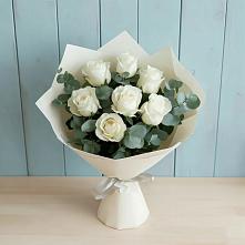 Букет Белые розы в Эвкалипте в Радуге