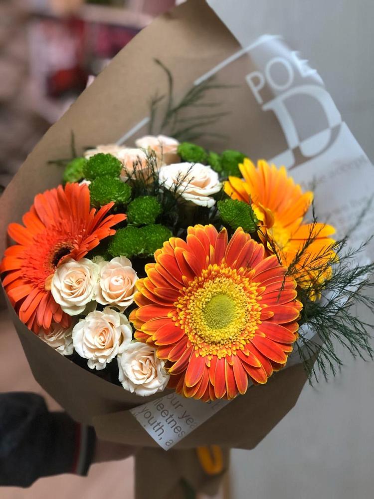 Букет цветов из: Герберы, Хризантемы и Розы в Радуге