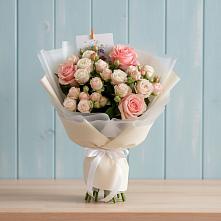Букет цветов из:  Розы в Радуге