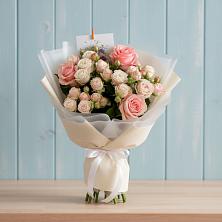Букет цветов из:  Розы в Радуге