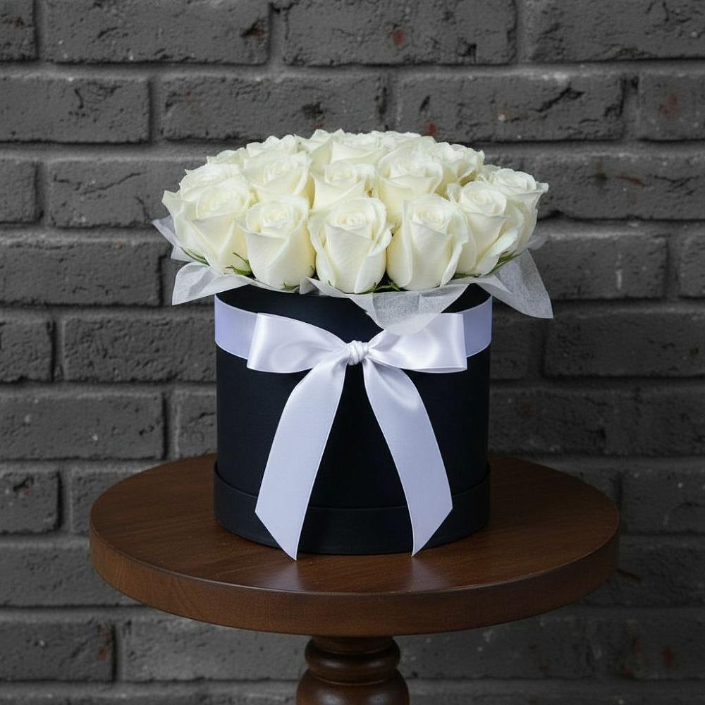 Цветочная композиция из Розы в шляпной коробке в Радуге