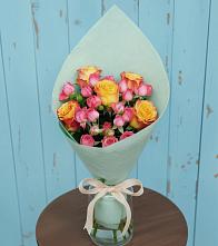 Букет цветов из:  Розы в Радуге