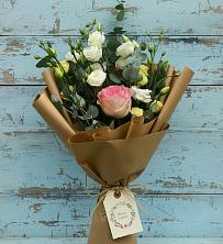 Букет цветов из:  Розы и Лизиантусы в Радуге