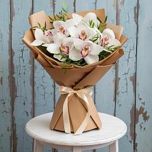 Букет цветов из:  Орхидеи и Розы в Радуге