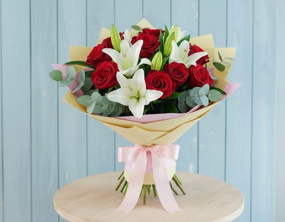 Букет цветов из: Лилии и Розы в Радуге